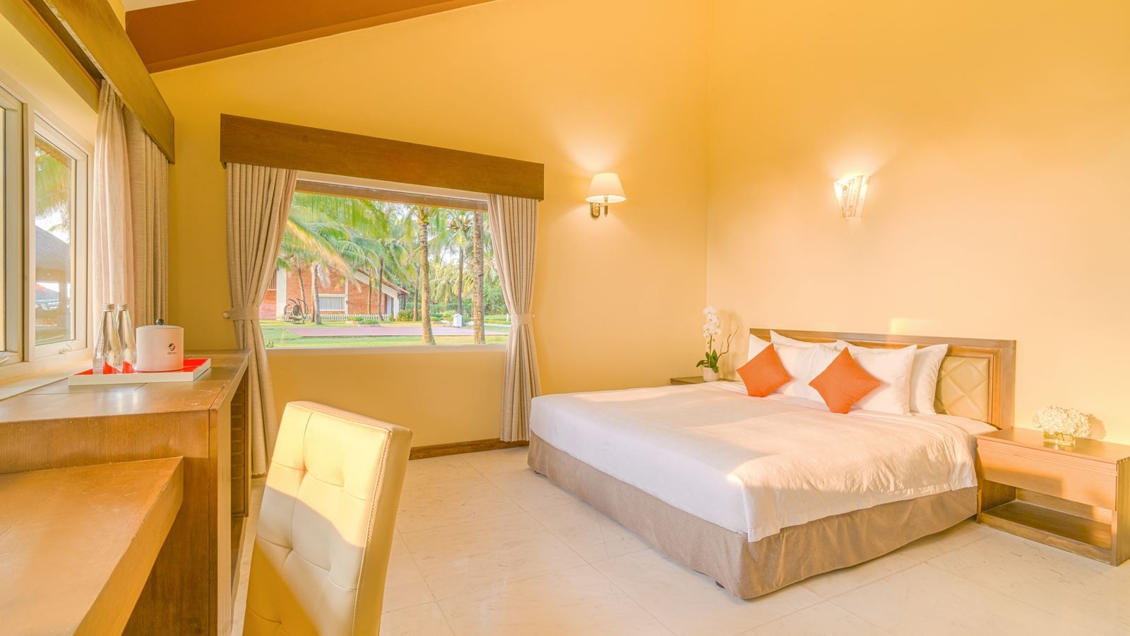 rooms-famiana-executive-suite-terrace-family