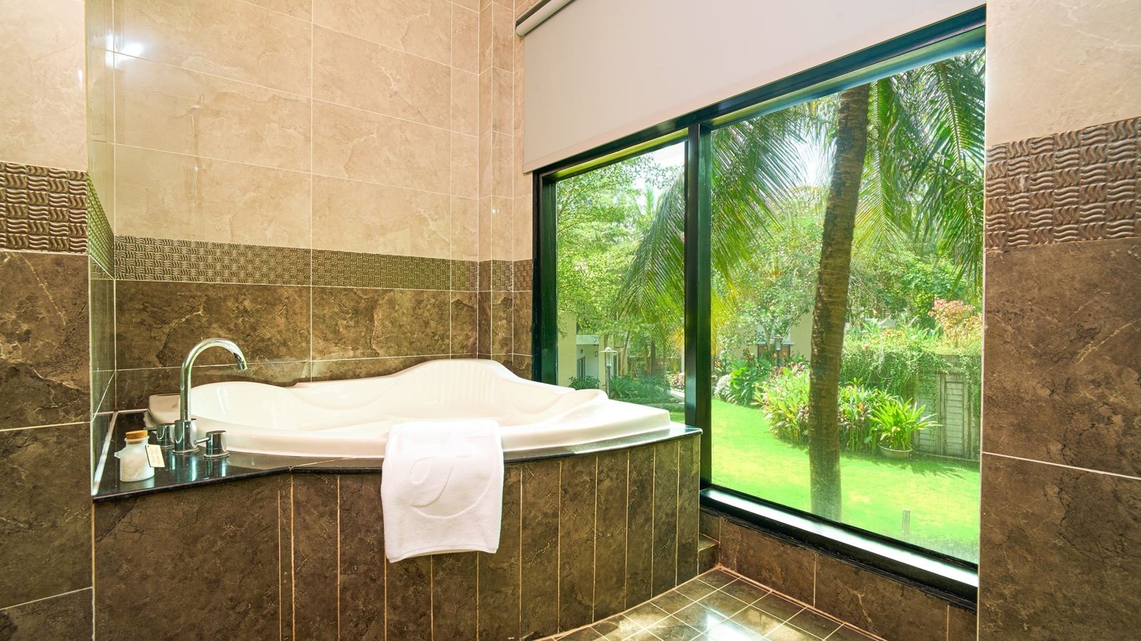 rooms-deluxe-garden-view-balcony-or-terrace-child-without-extra-bed