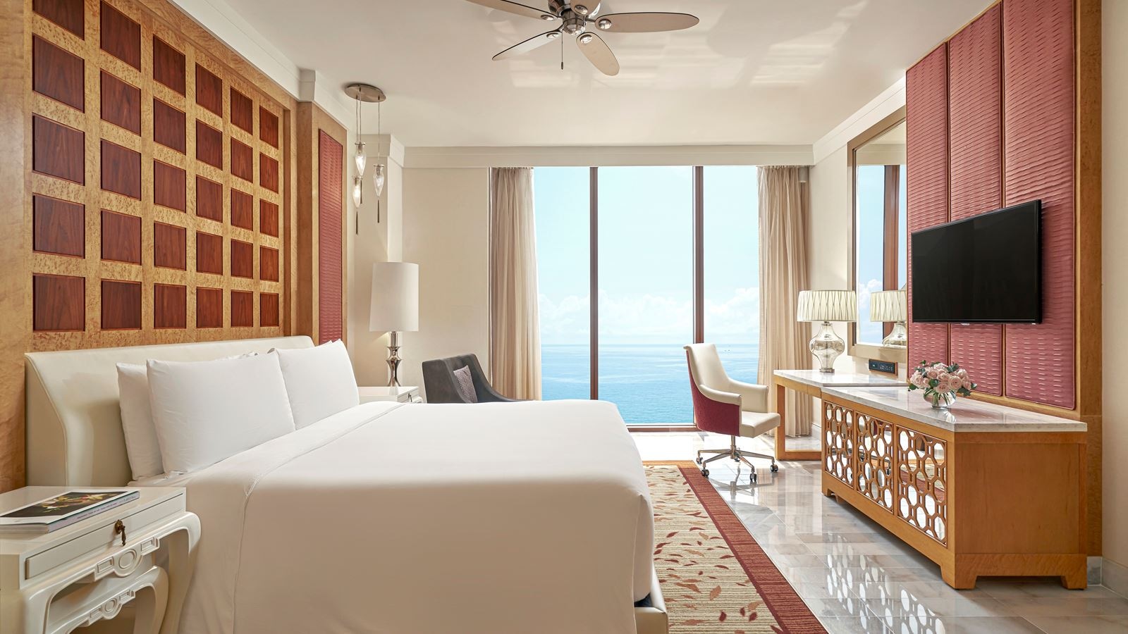 rooms-1bedroom-king-suite-ocean-view