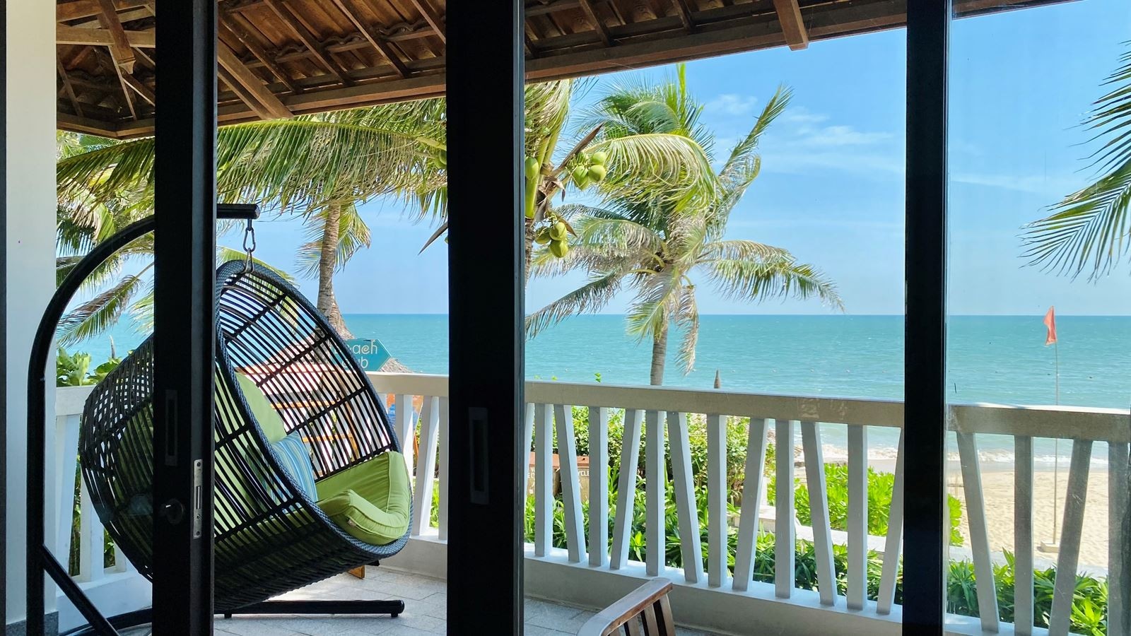 rooms-beachfront-bungalow