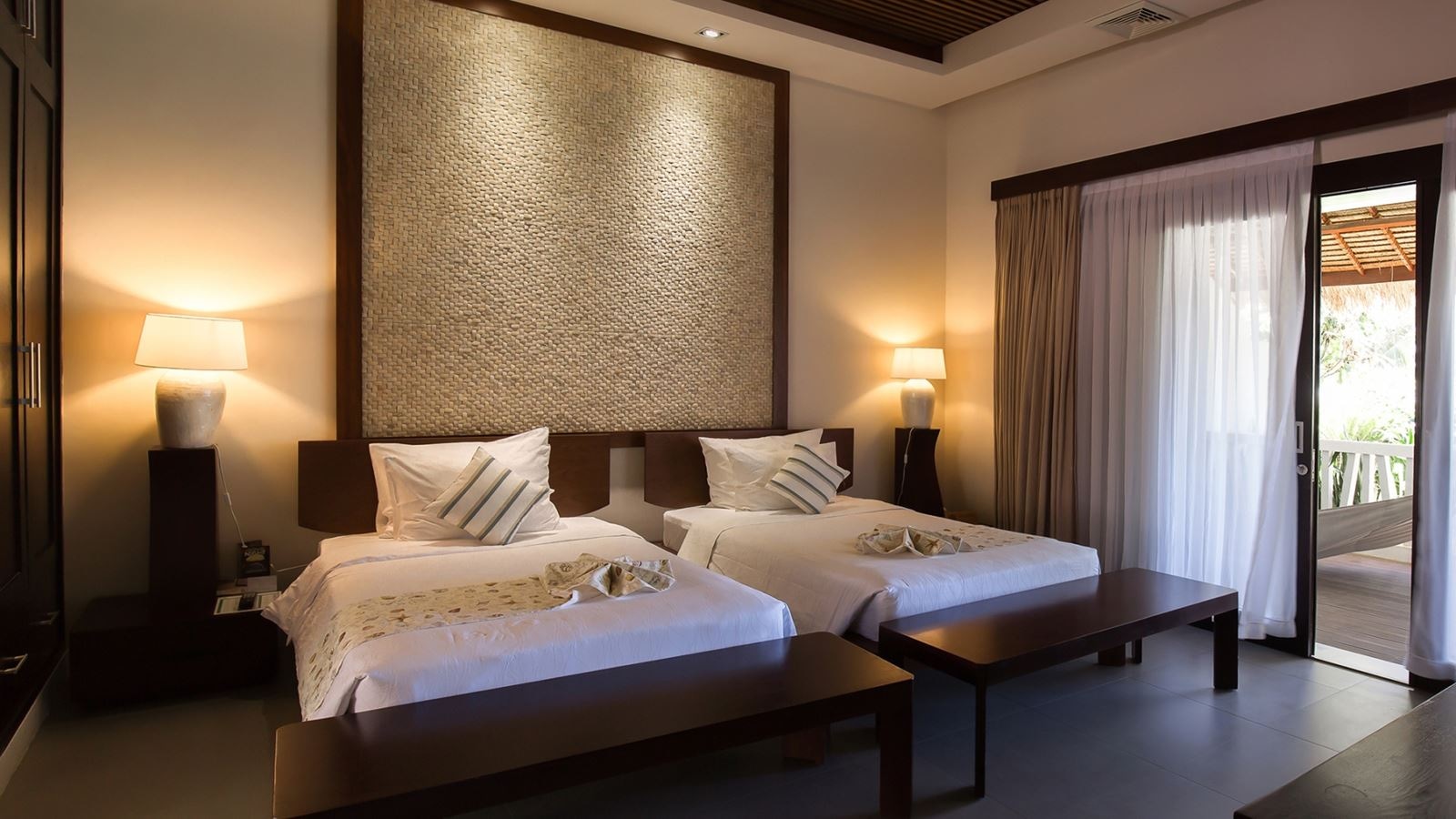 rooms-bungalow-garden-view