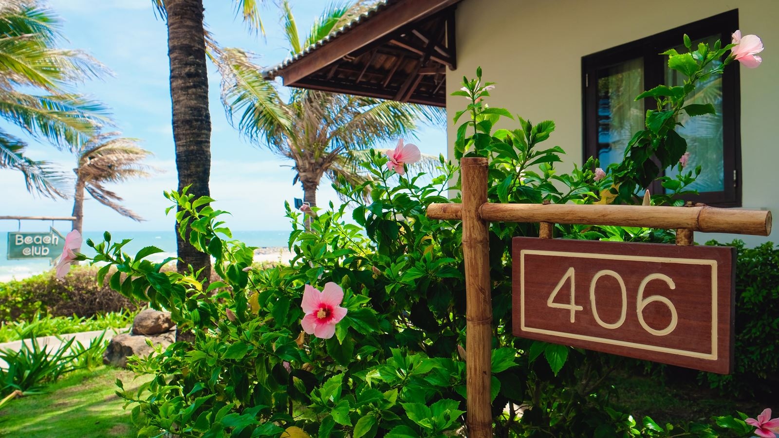 rooms-beachfront-bungalow