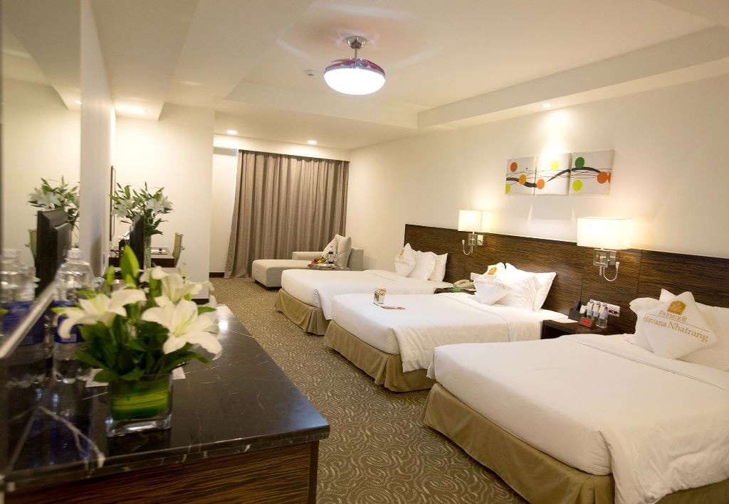 rooms-deluxe-triple-cityview