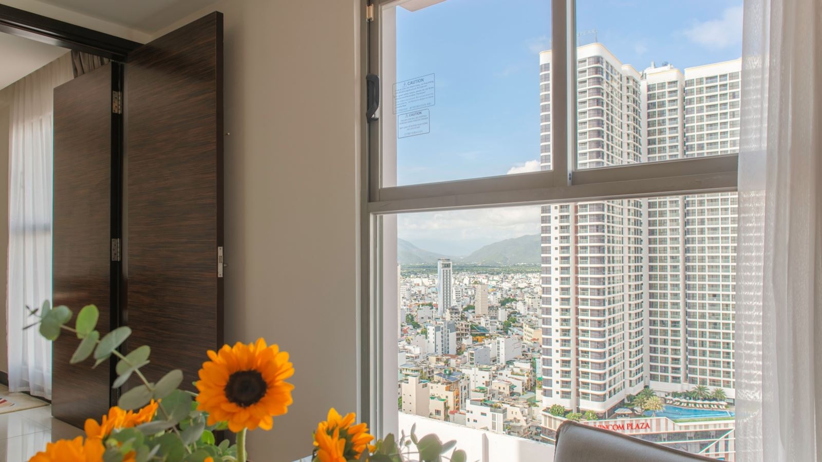 rooms-deluxe-triple-cityview