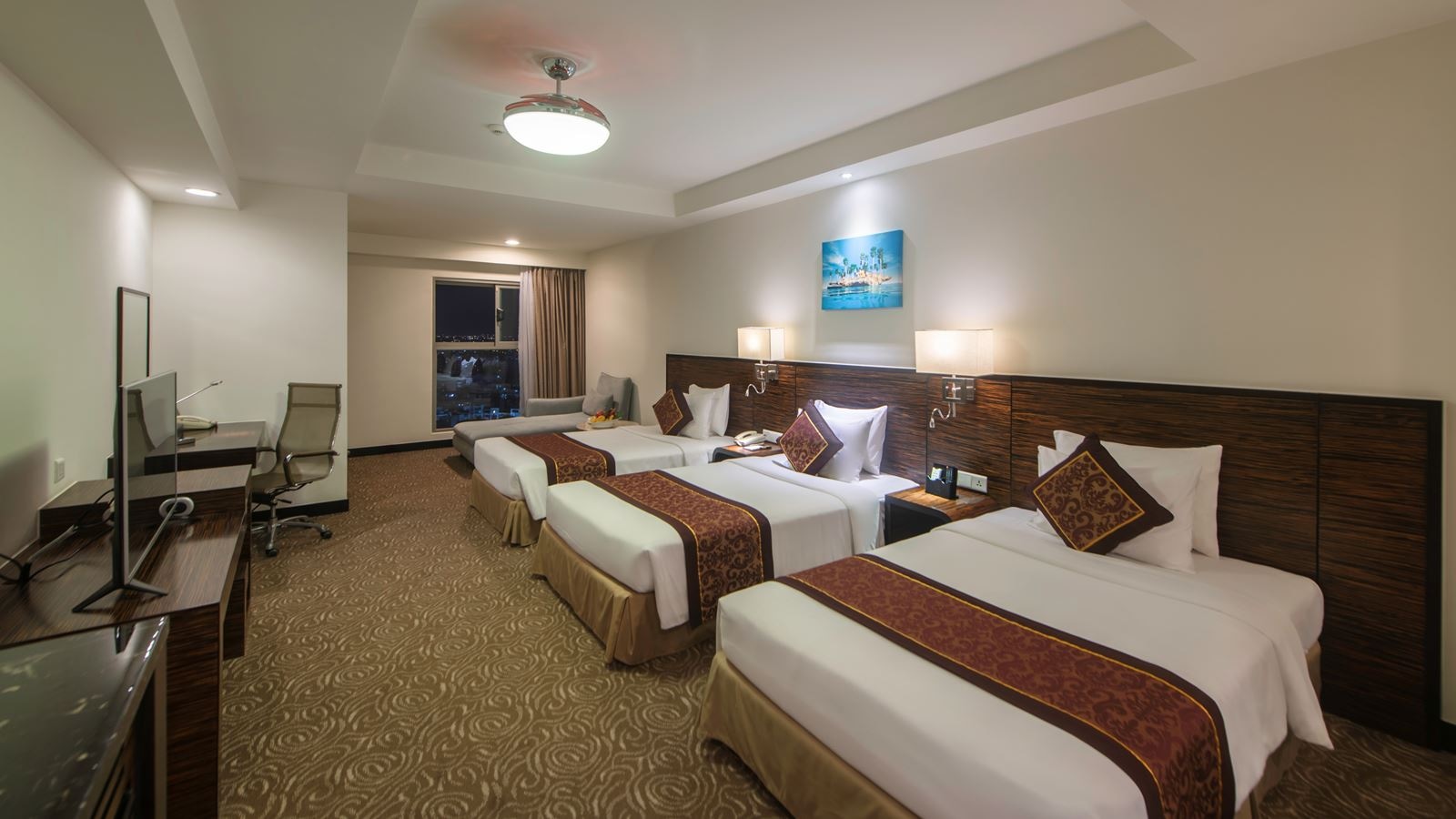 rooms-deluxe-triple-cityview