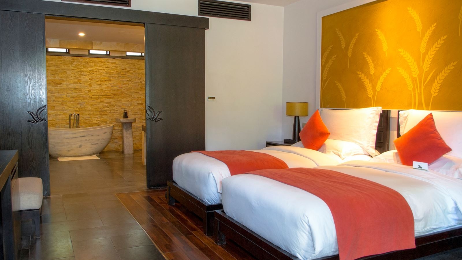 rooms-deluxe-villa-gardenview