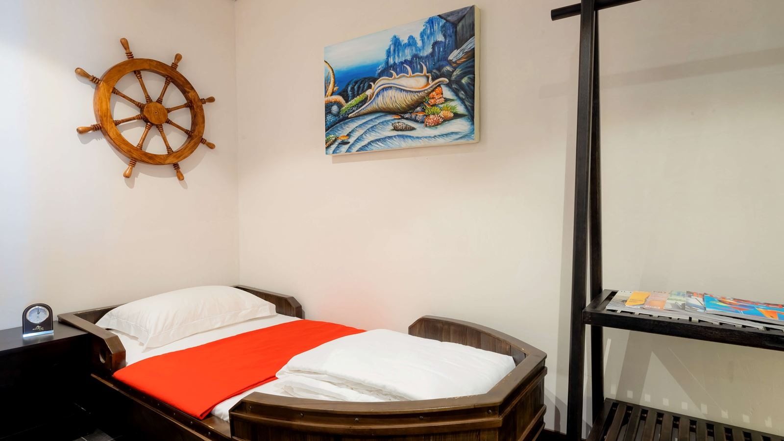 rooms-deluxe-mountainview-with-children-themed-room