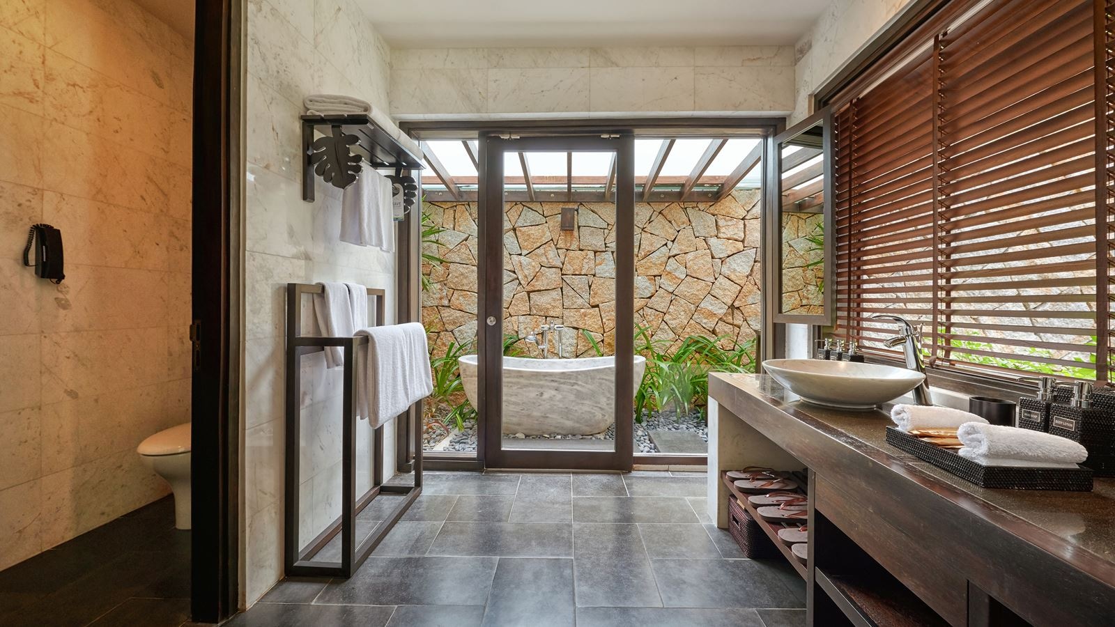 rooms-pool-villa-3-bedroom-oceanview