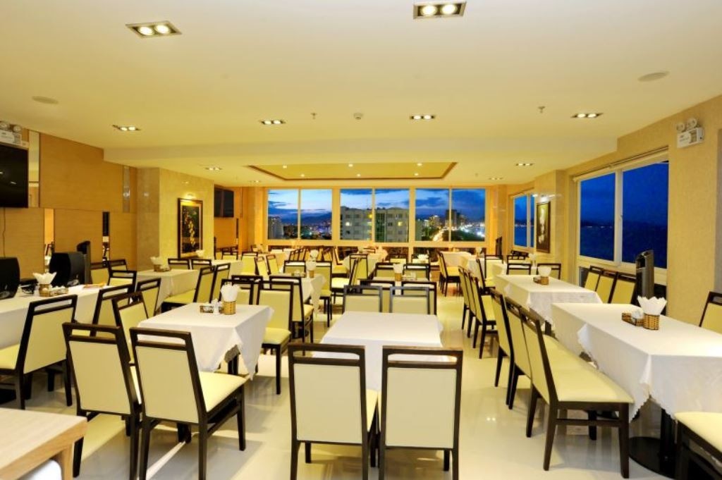 restaurants-restaurant