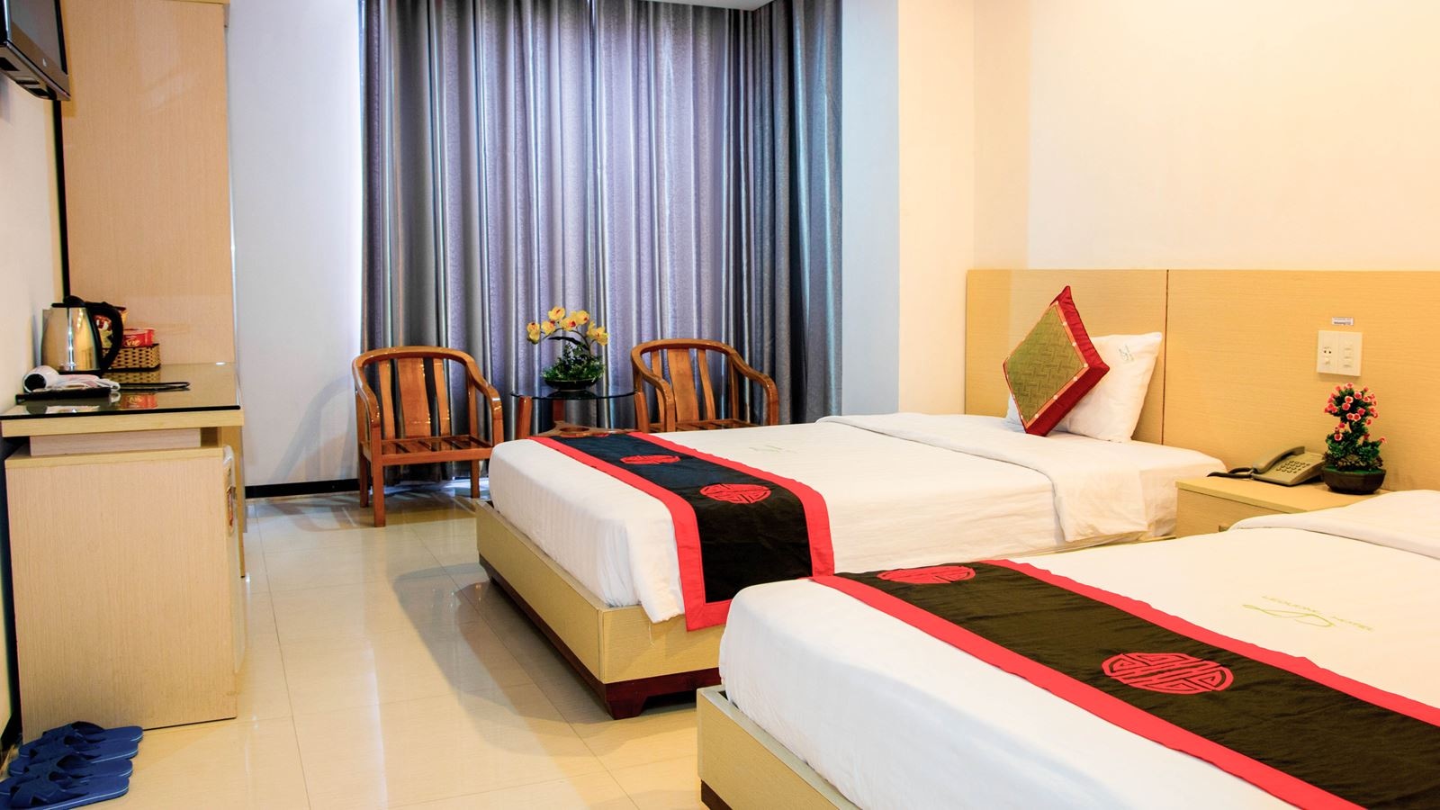 rooms-deluxe-with-window