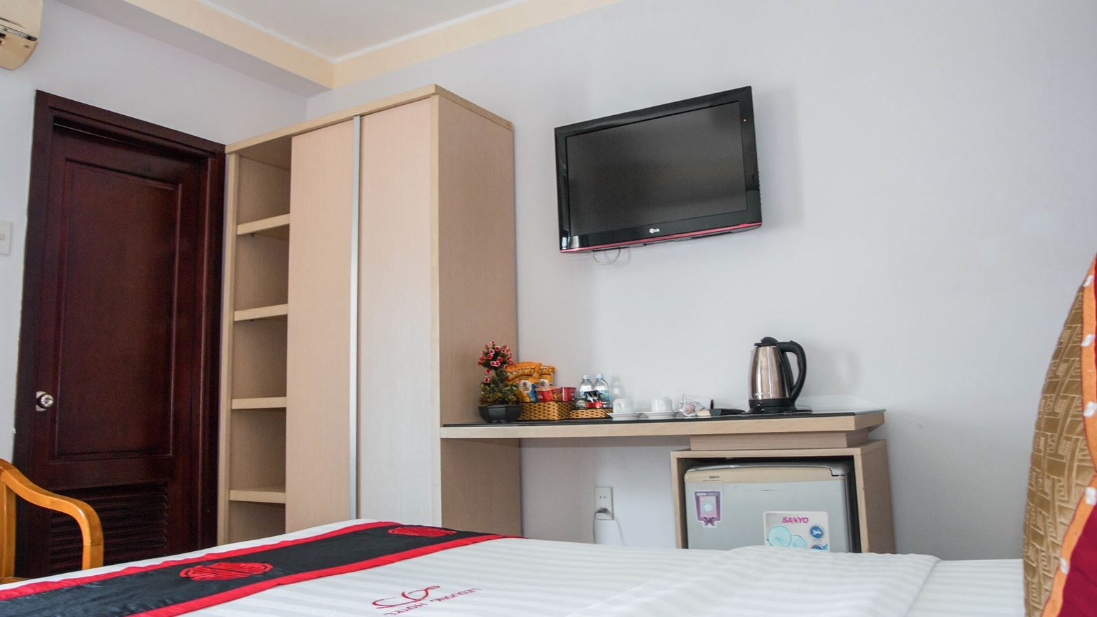 rooms-superior-with-window