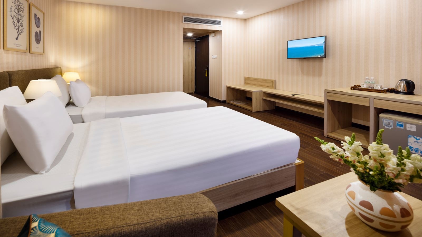 rooms-room-deluxe-sea-view-with-balcony