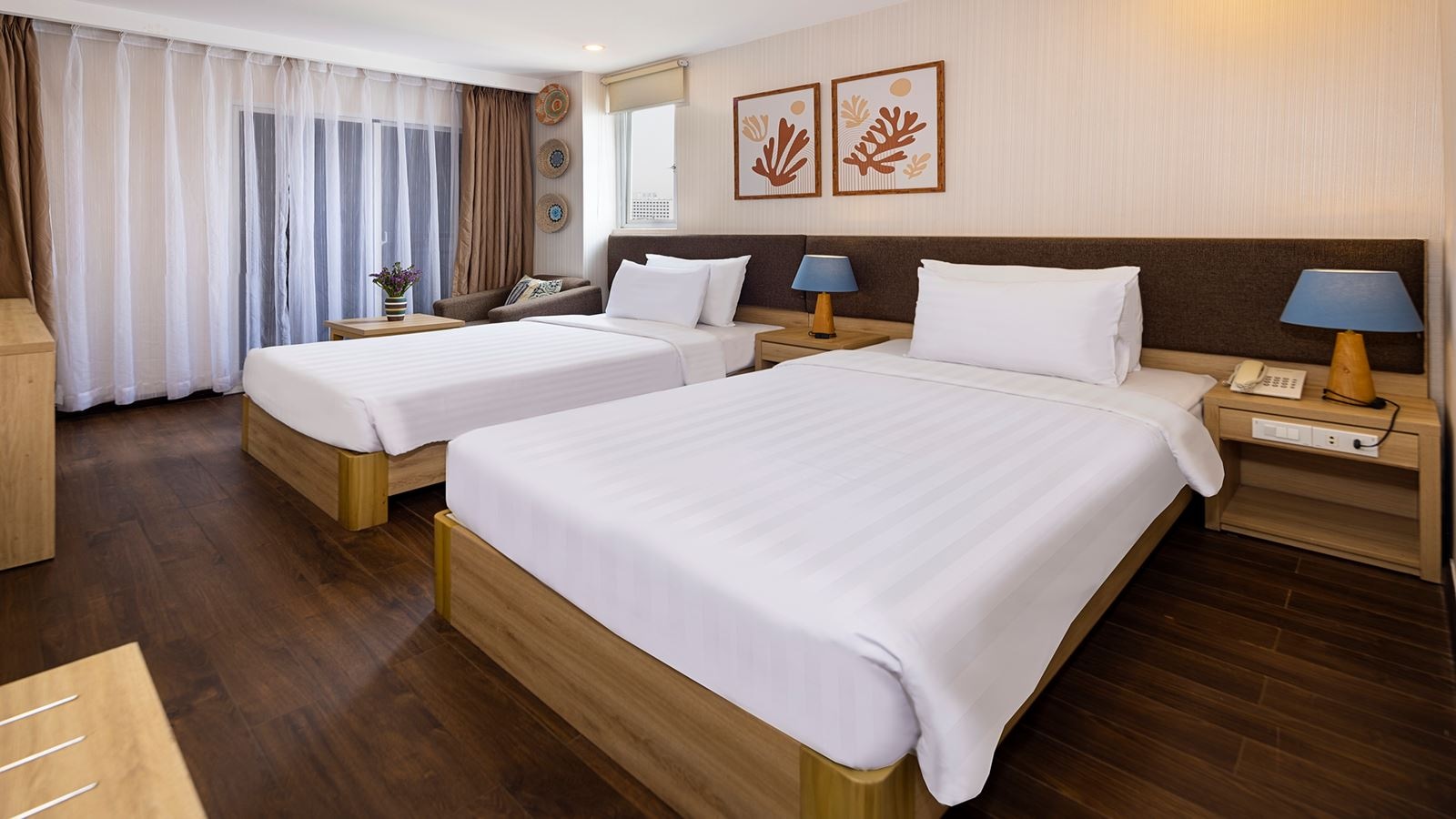 rooms-room-superior-with-window