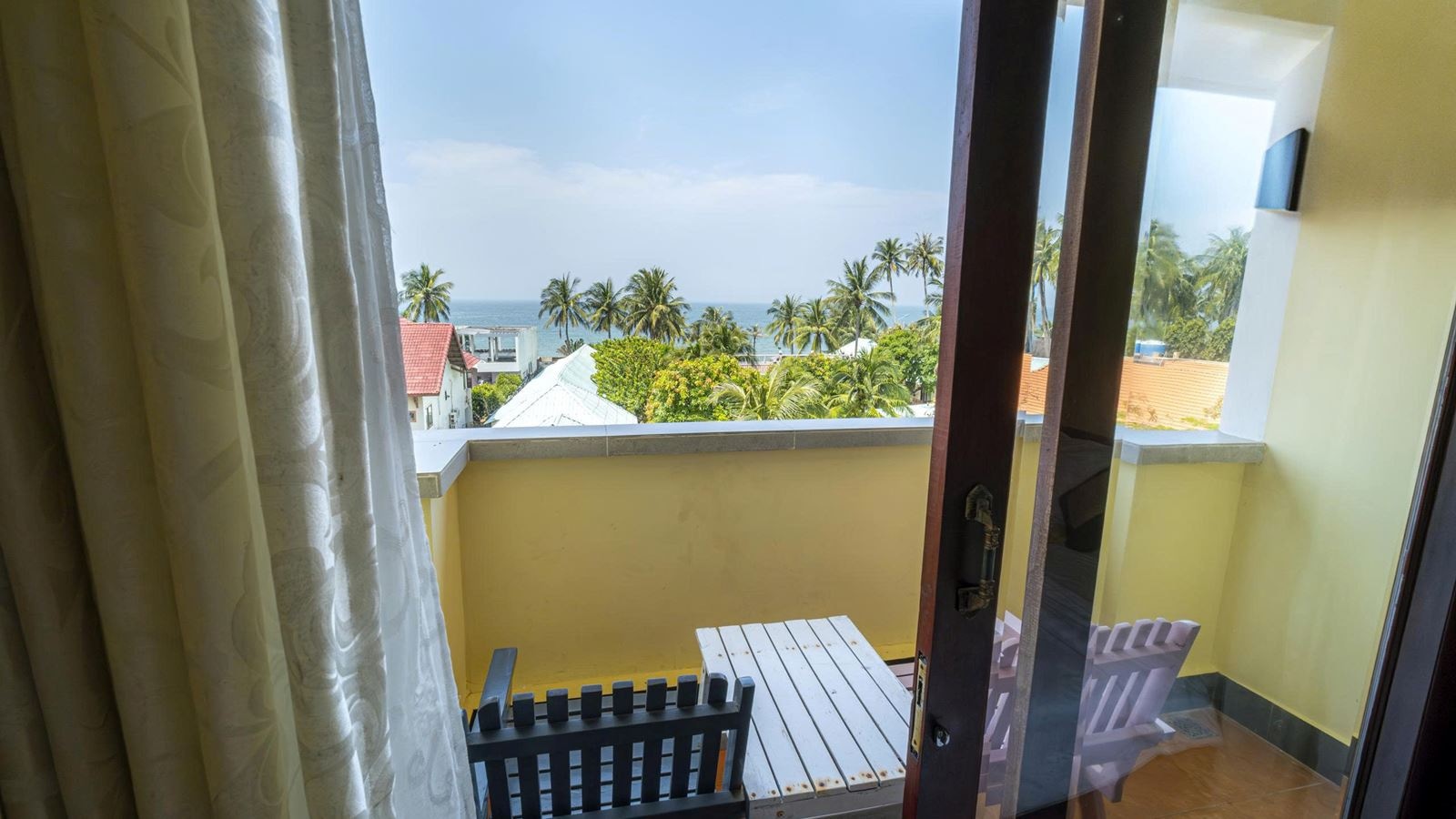 rooms-deluxe-garden-view-with-balcony