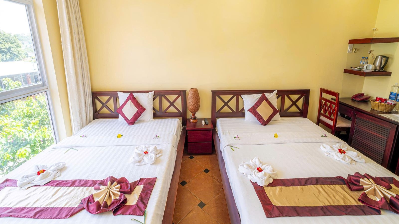 rooms-deluxe-garden-view-with-window