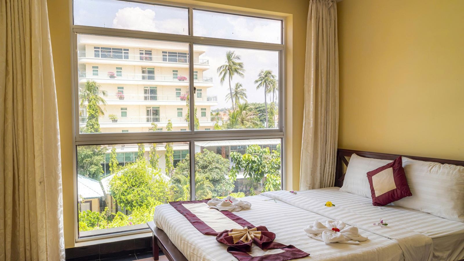 rooms-deluxe-garden-view-with-window