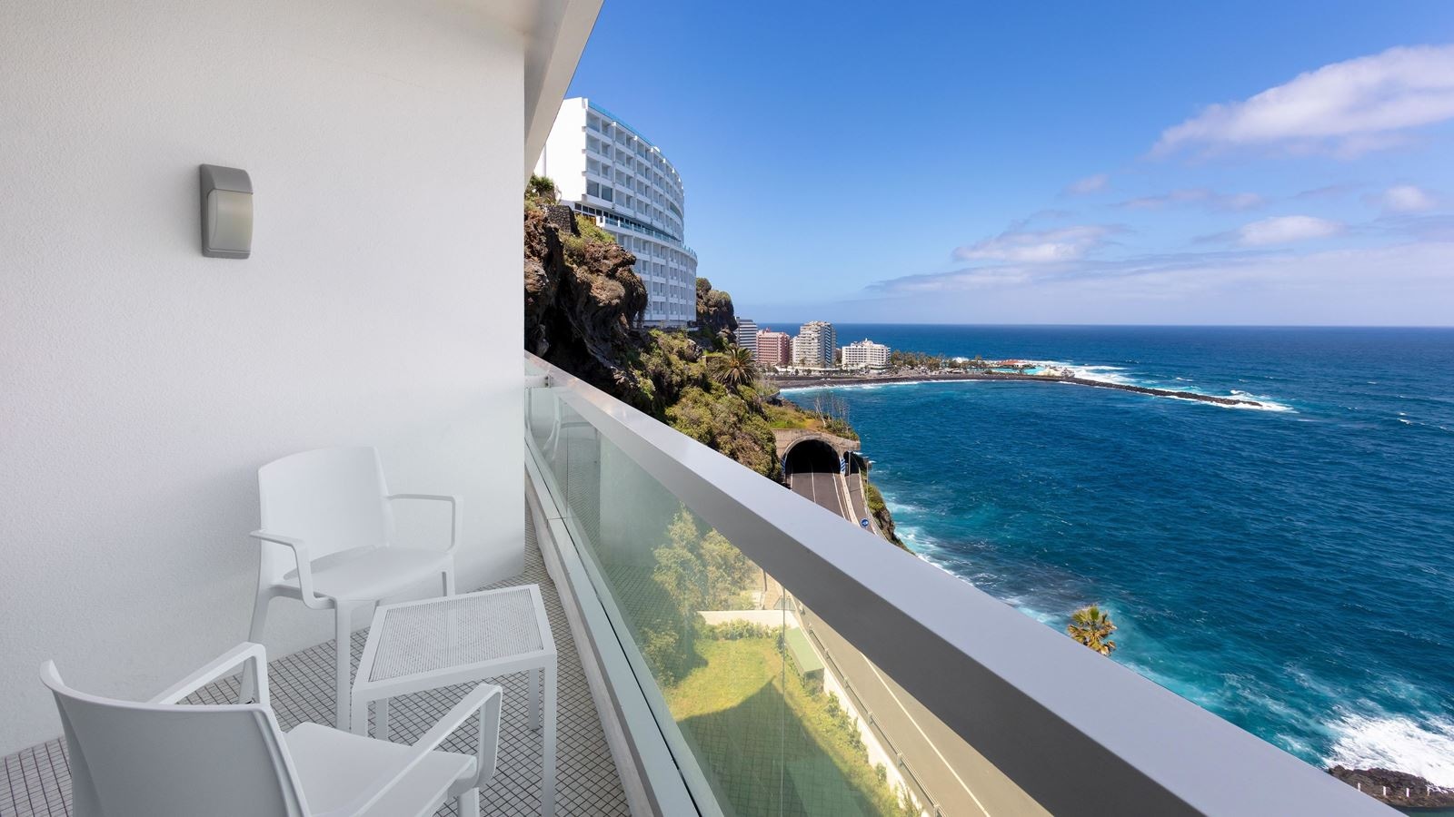 rooms-standard-room-sea-view-with-balcony