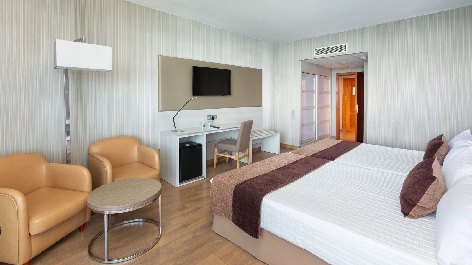 rooms-senator-service-sea-view-balcony