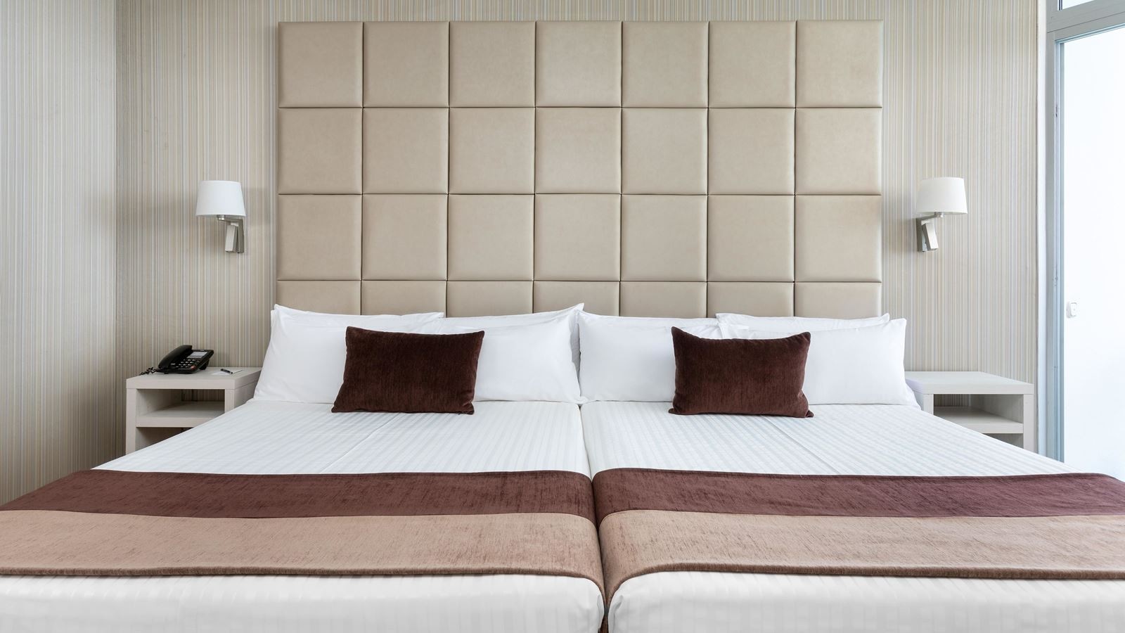 rooms-senator-service-sea-view-balcony