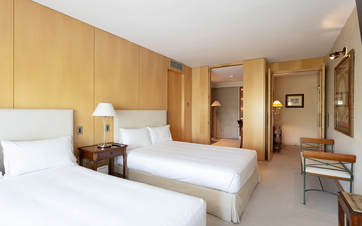 rooms-suite-with-terrace