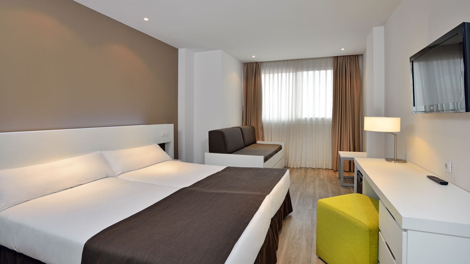 rooms-family-room