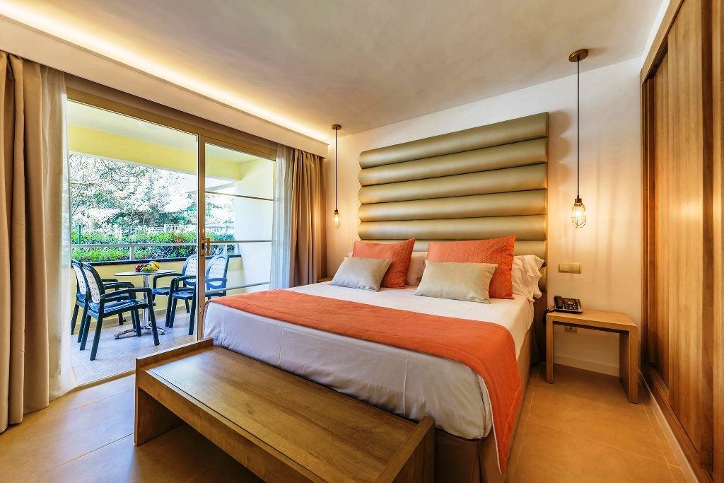 rooms-family-room
