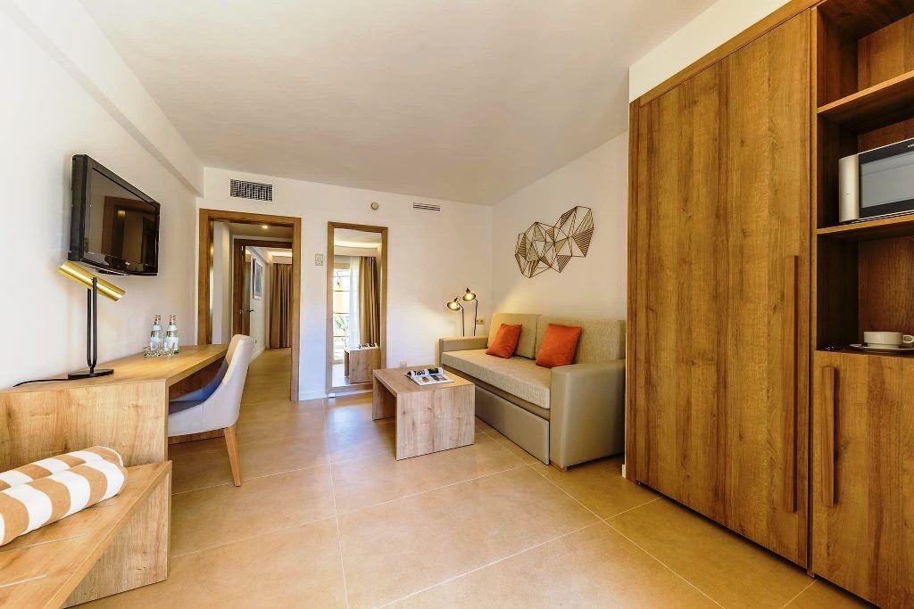 rooms-family-room