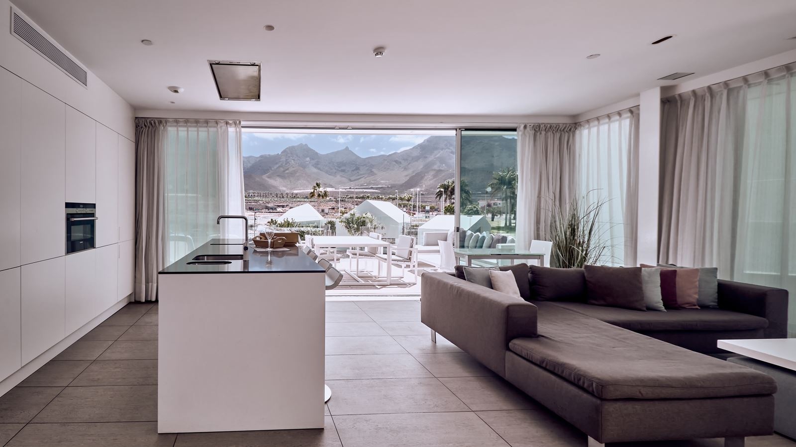 rooms-2-bedroom-suite-with-mountain-view-serenity-pico