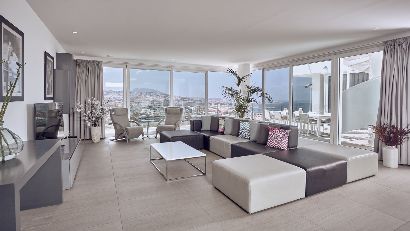 rooms-3-bedroom-penthouse-extra-large-room-with-private-pool-jacuzzi-lateral-sea-view-and-terrace-infinity-indulgence