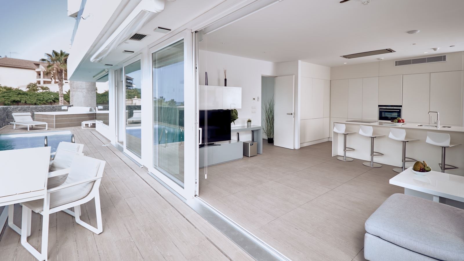 rooms-1-bedroom-suite-extra-large-room-with-private-pool-lateral-sea-view-terrace-divinity-mar