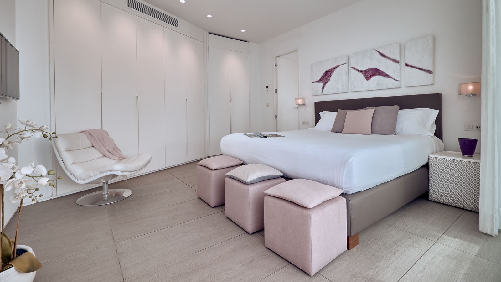 rooms-1-bedroom-suite-extra-large-room-with-private-pool-lateral-sea-view-terrace-divinity-mar