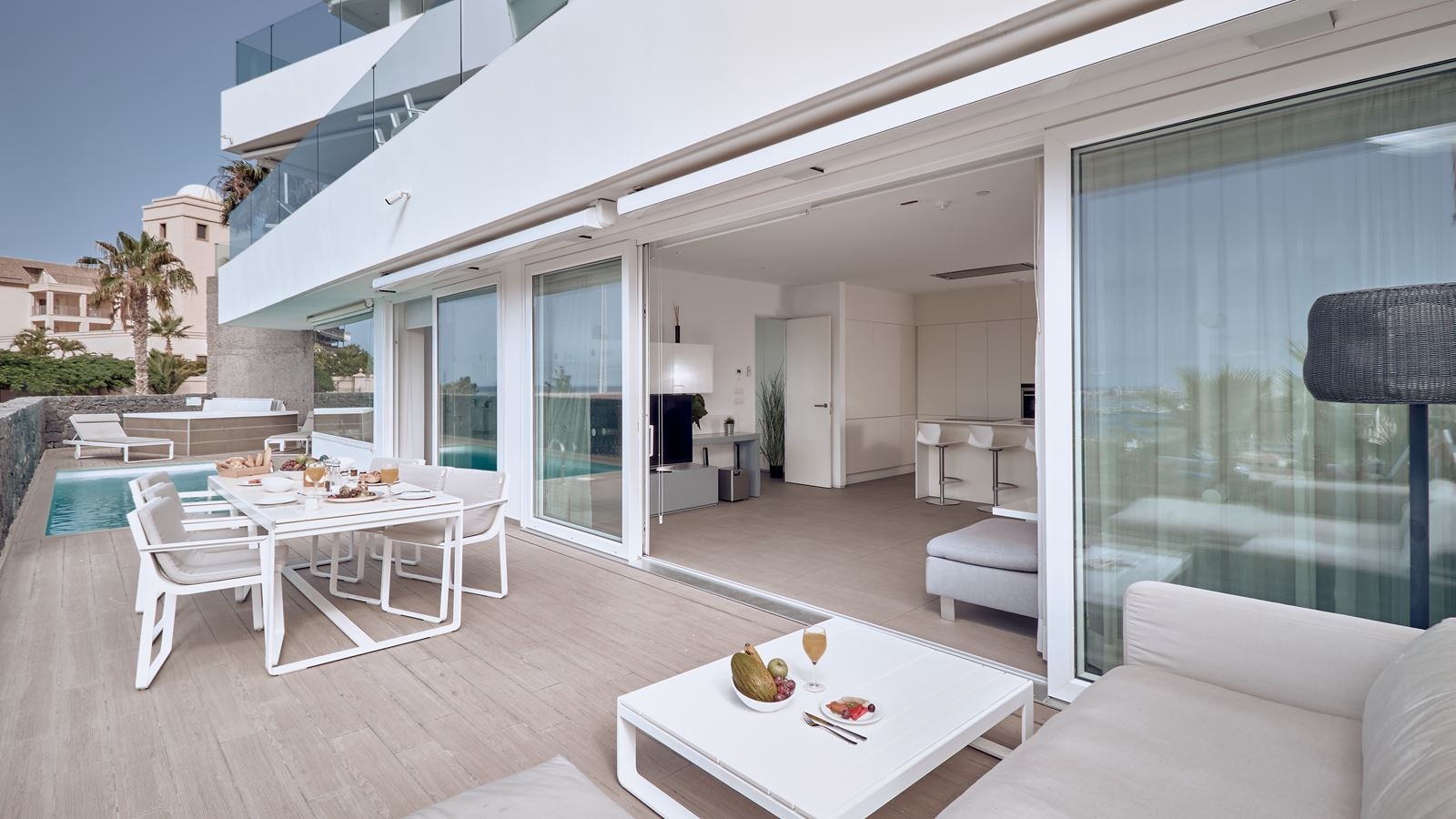 rooms-1-bedroom-suite-extra-large-room-with-private-pool-lateral-sea-view-terrace-divinity-mar