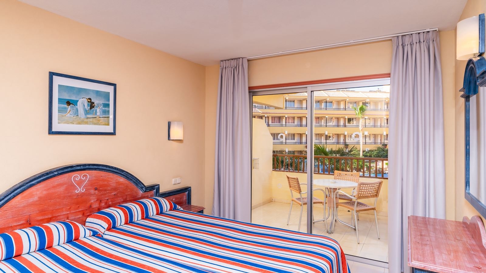 rooms-1-bedroom-comfort-apartment-with-balcony