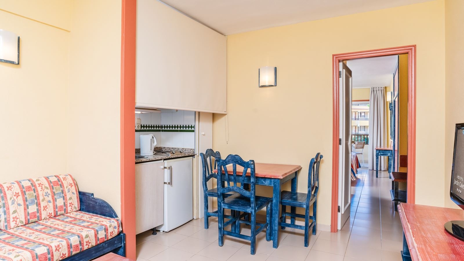 rooms-1-bedroom-comfort-apartment-with-balcony