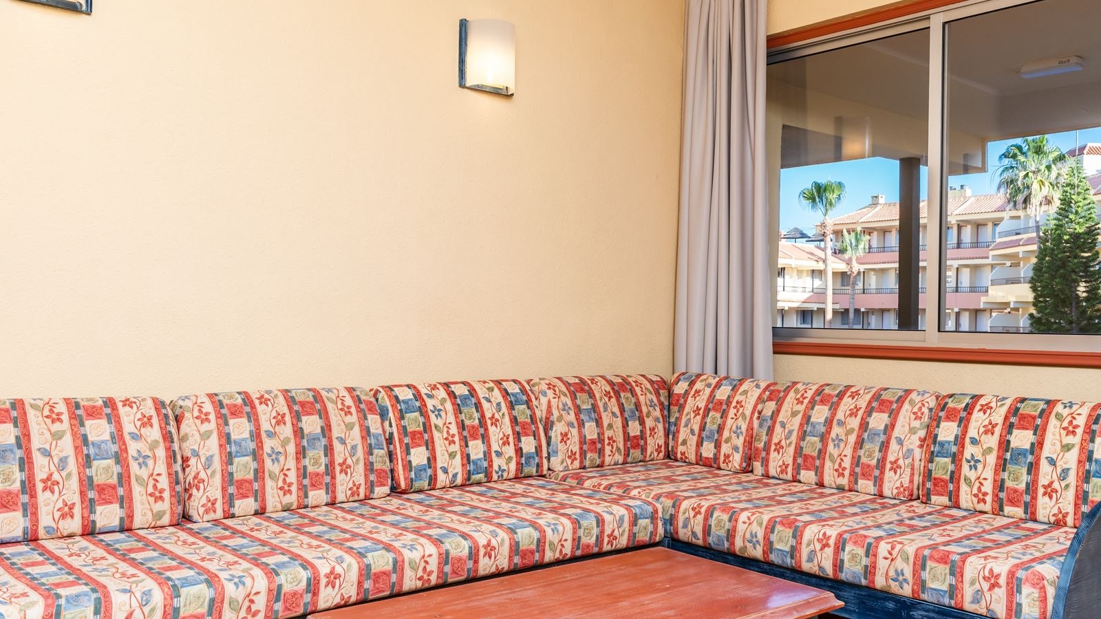 rooms-1-bedroom-comfort-apartment-with-balcony