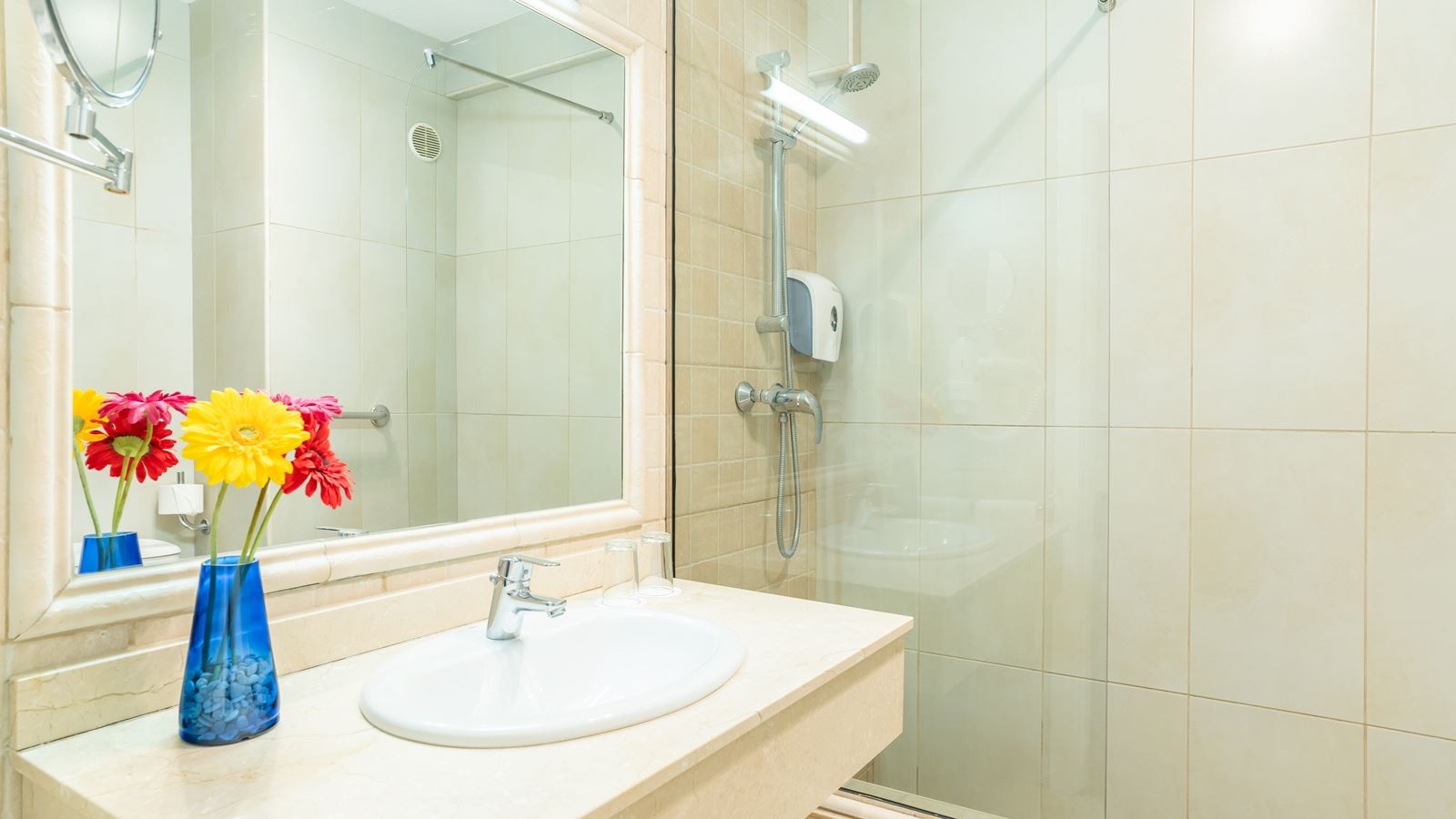 rooms-1-bedroom-superior-apartment-with-side-sea-view-and-balcony