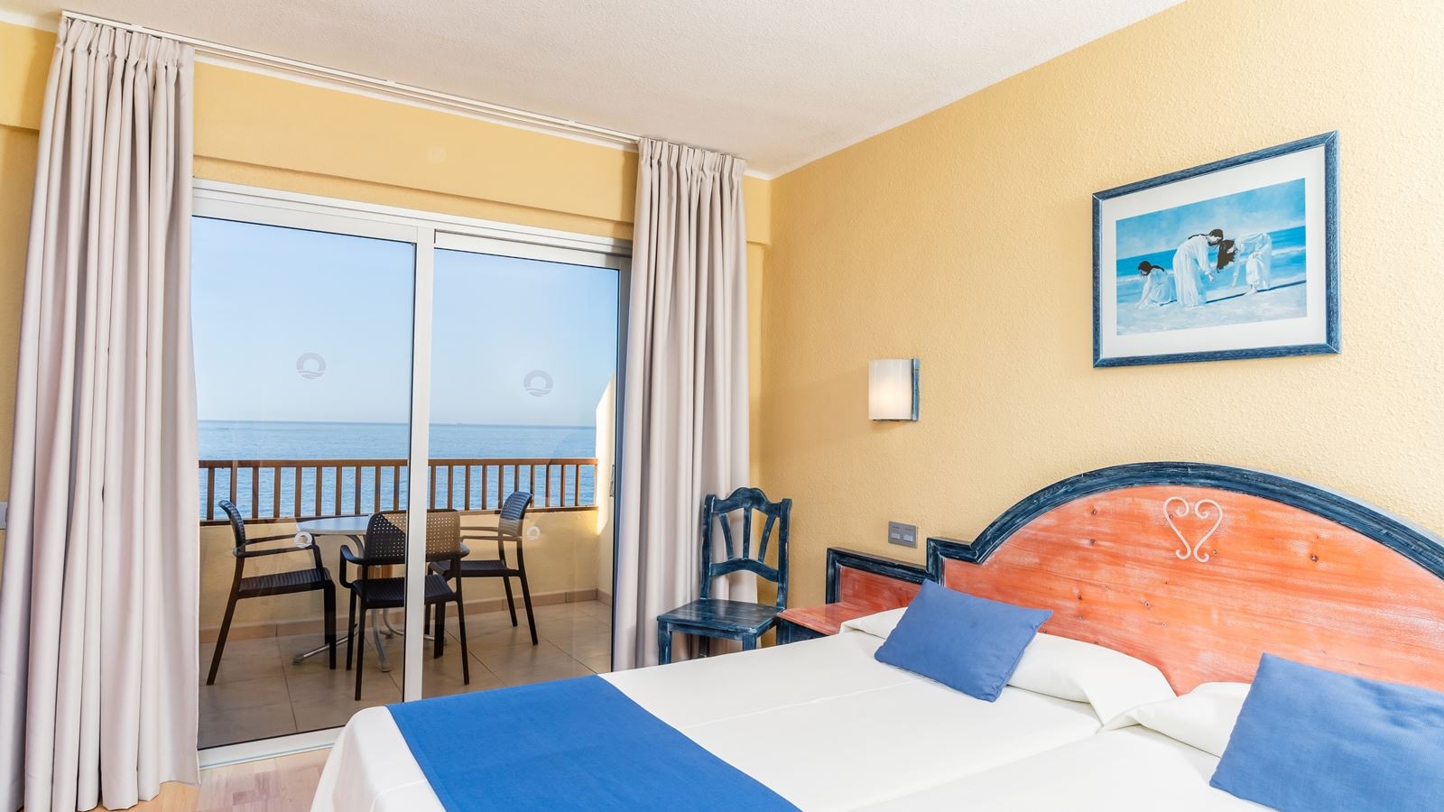 rooms-1-bedroom-superior-apartment-with-side-sea-view-and-balcony