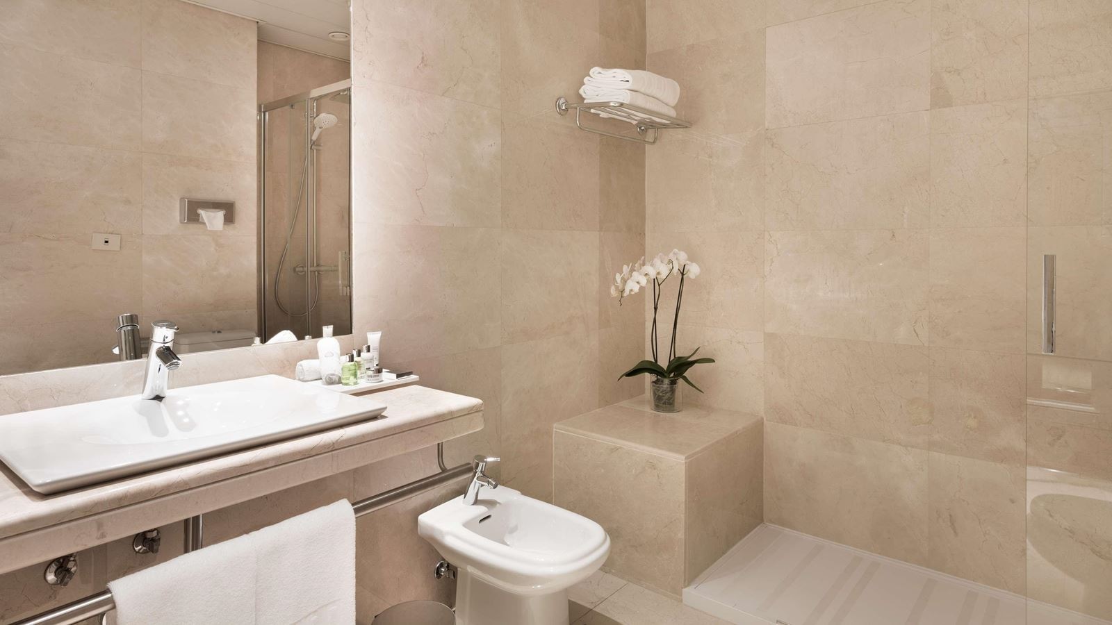 rooms-double-single-use-superior-with-views