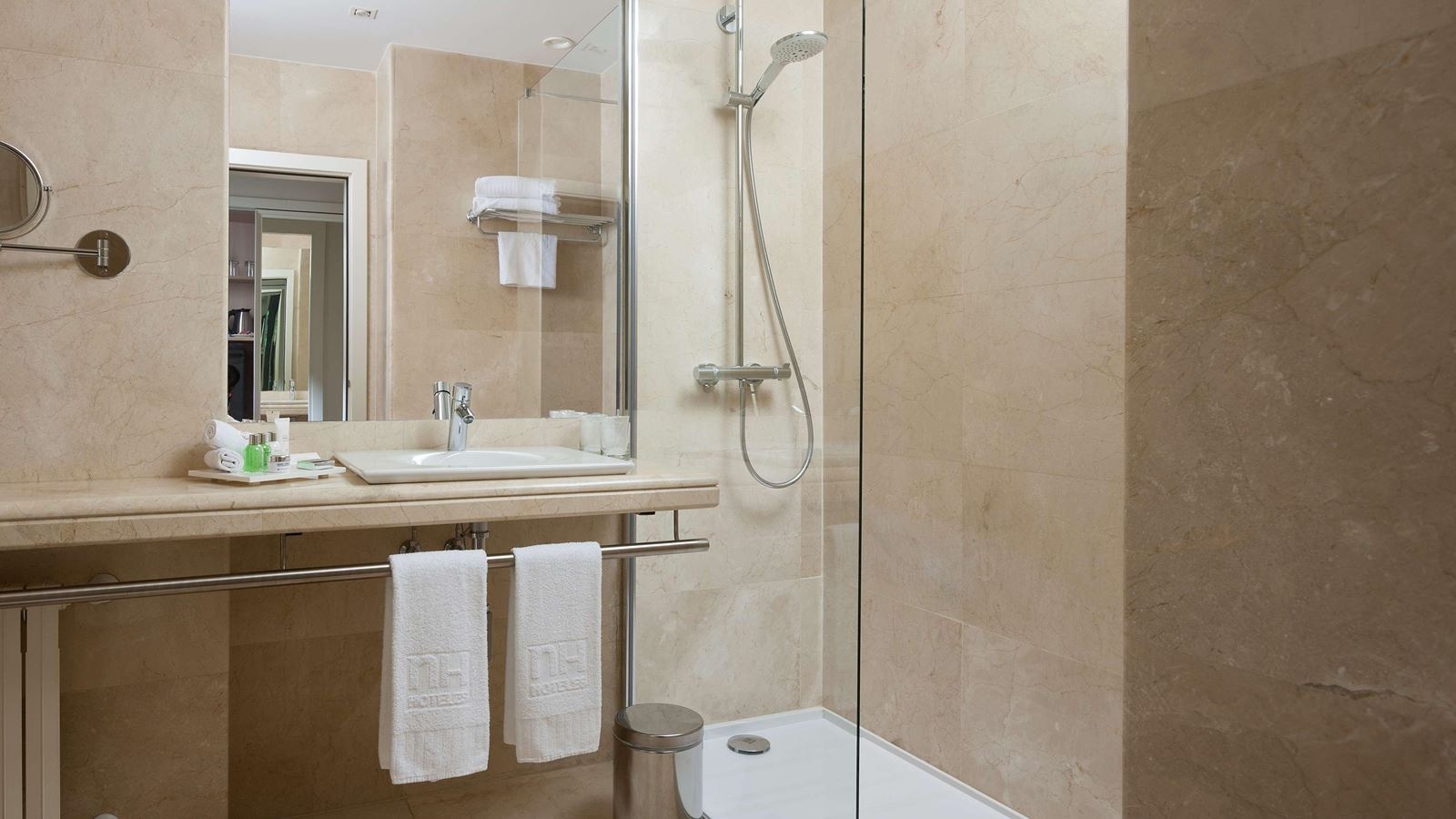 rooms-double-single-use-superior-with-views