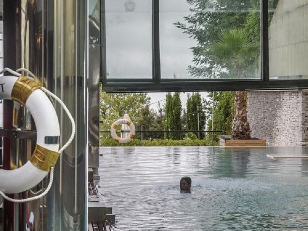 pools-outdoor--indoor-pool