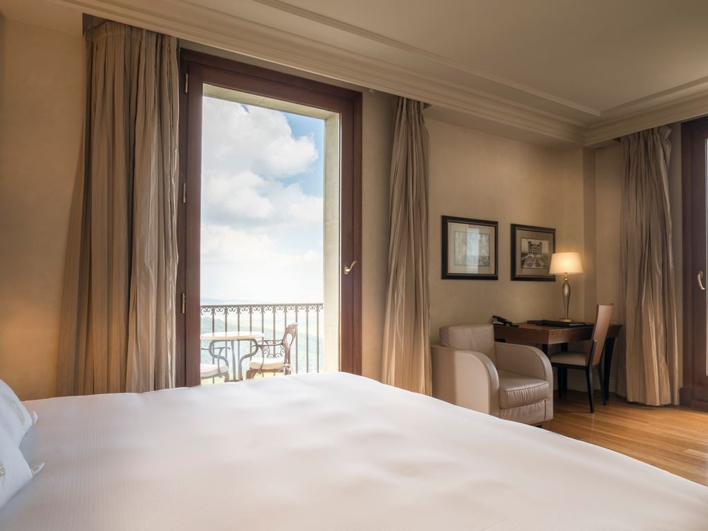 rooms-deluxe-single-room