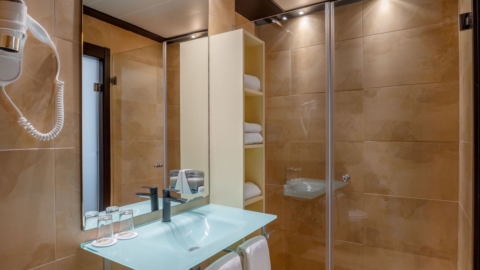 rooms-family-room--quadruble-room-with-sofabed-balcony