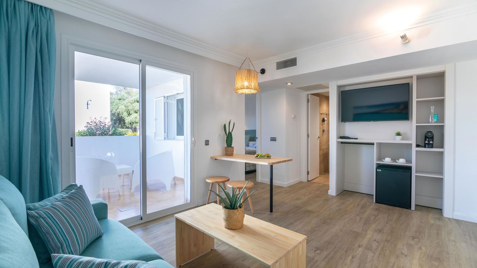 rooms-suite-poolview-balcony-or-terrace-a