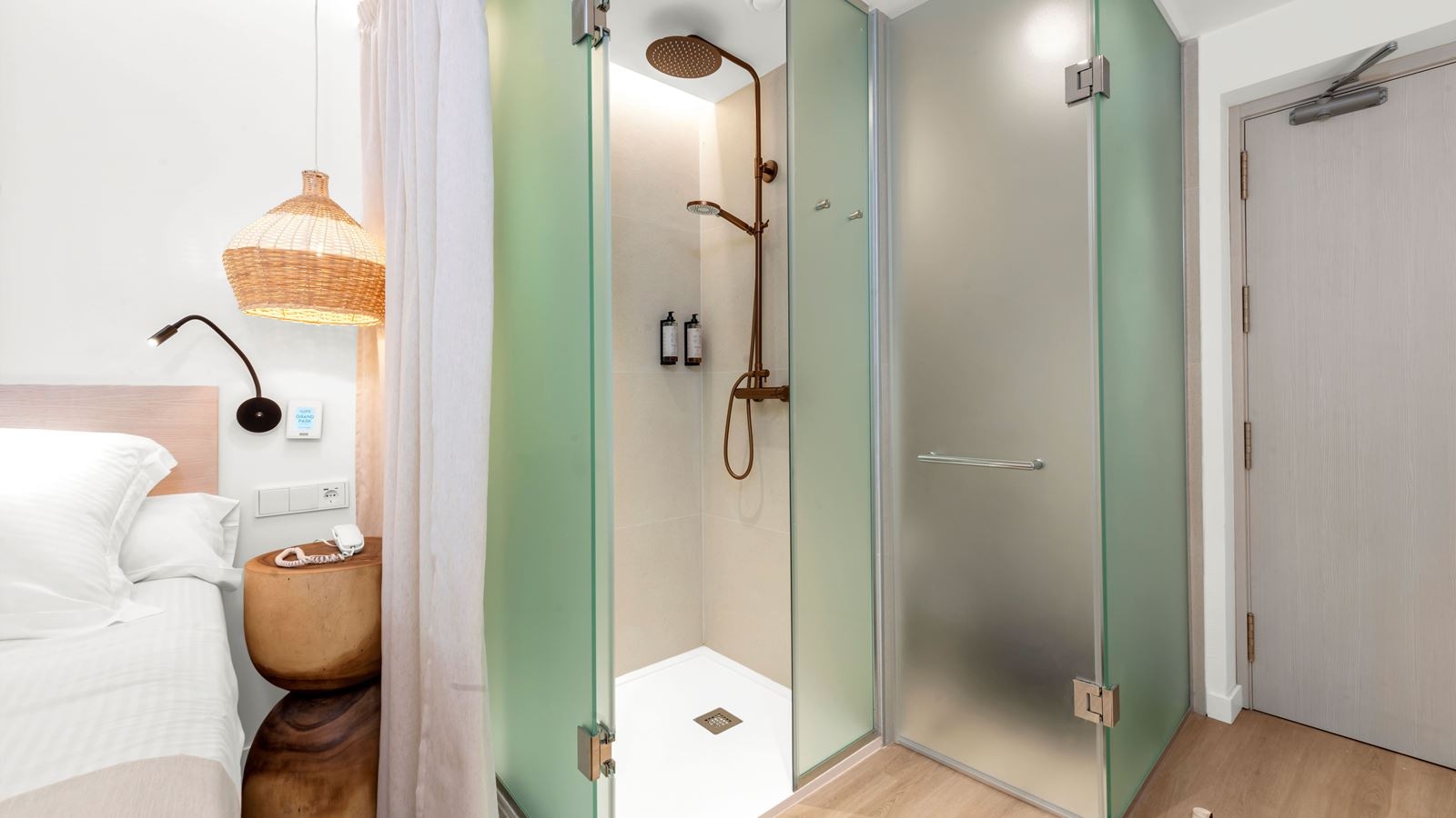 rooms-ds--silver-room