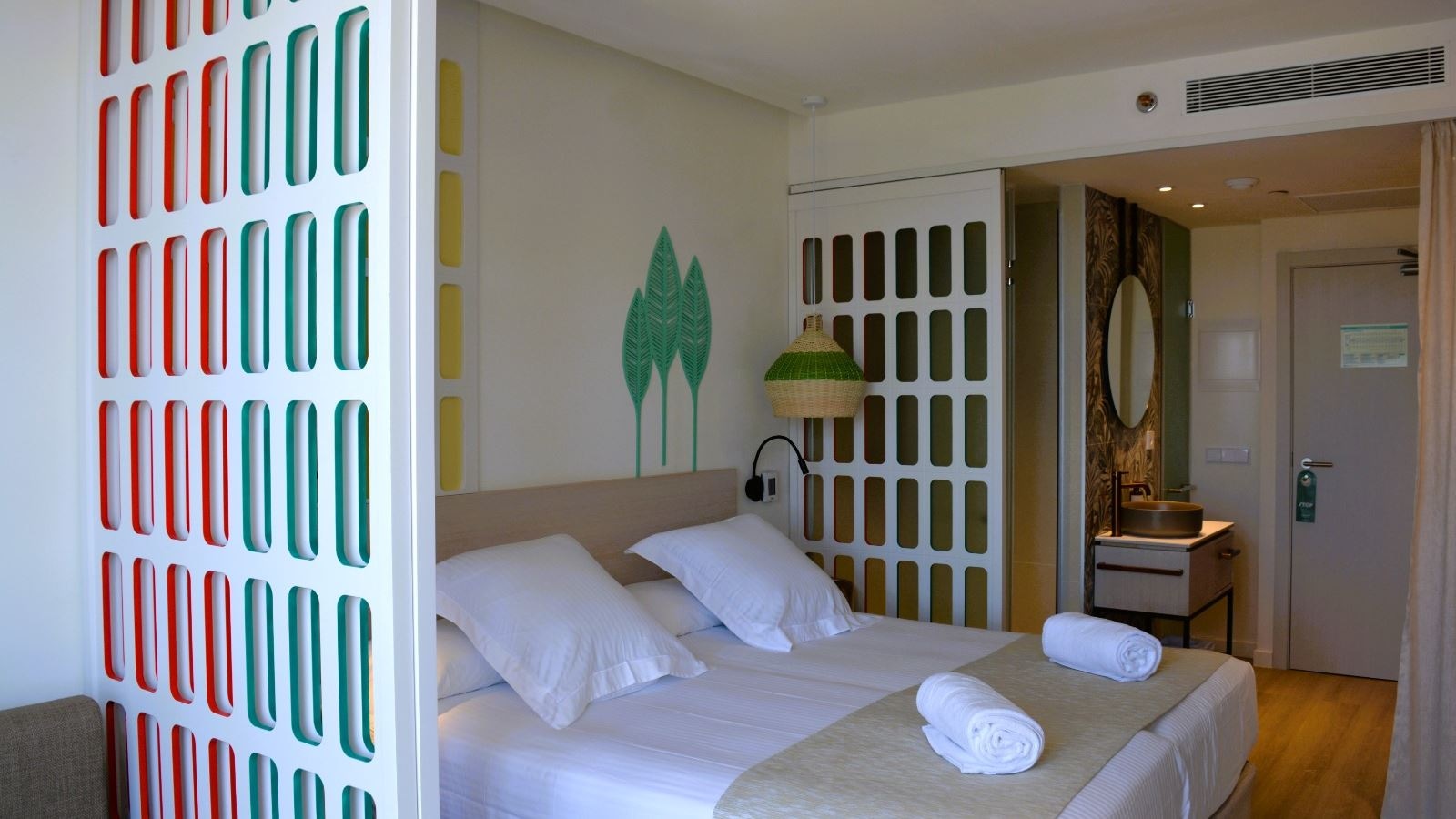 rooms-dg--golden-room