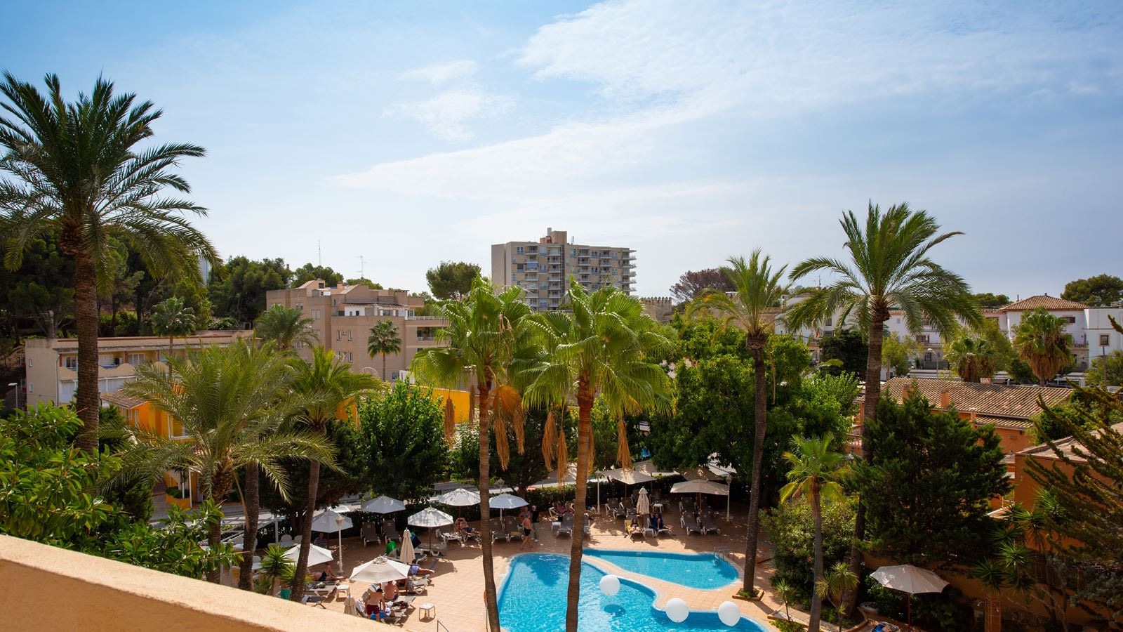 rooms-dp--twin-pool-view