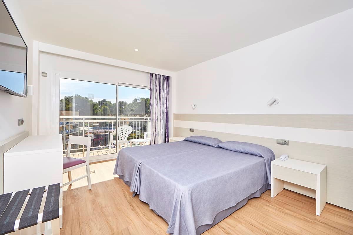 rooms-db--twin-room-balcony-or-terrace