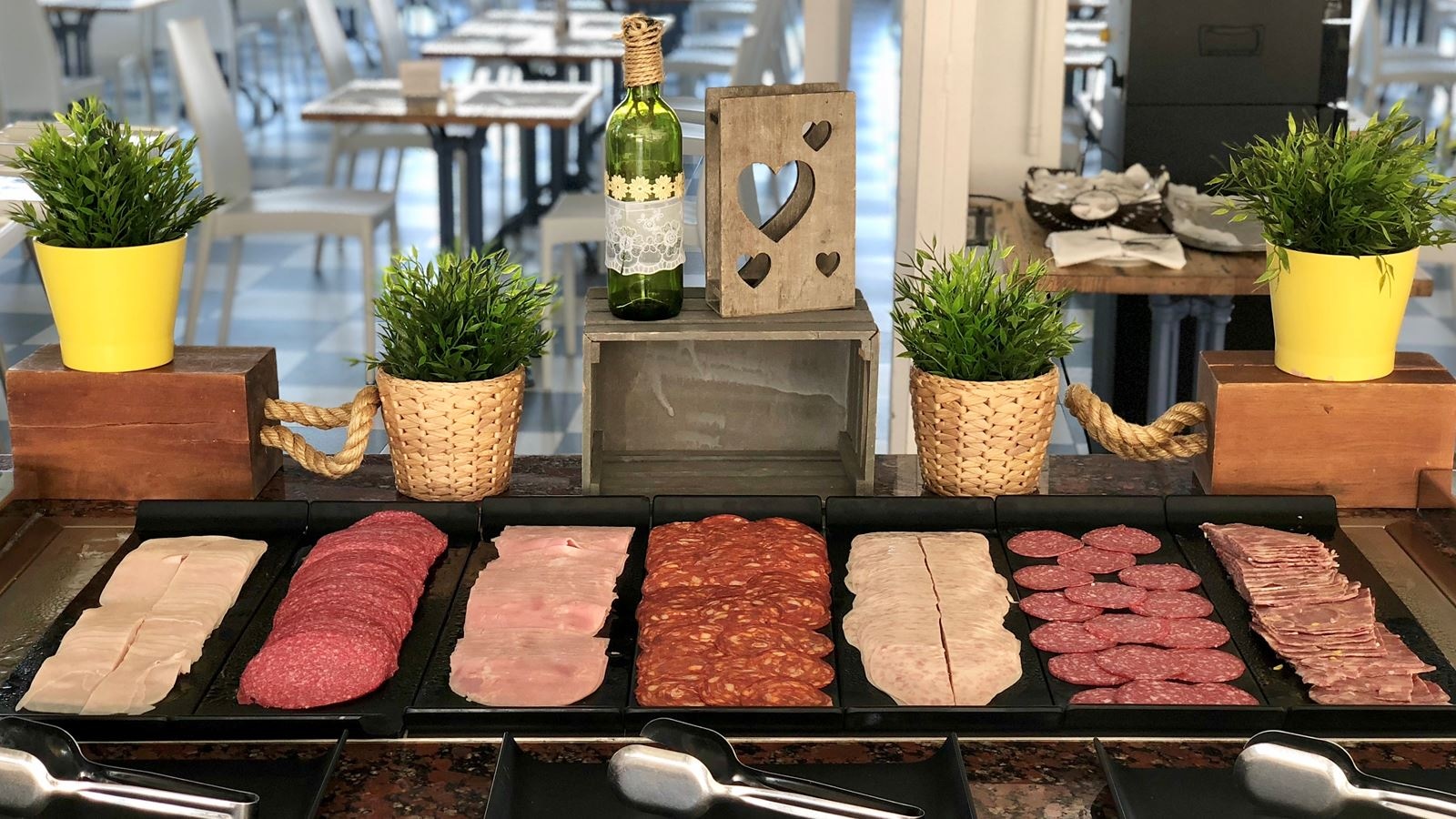 restaurants-restaurants