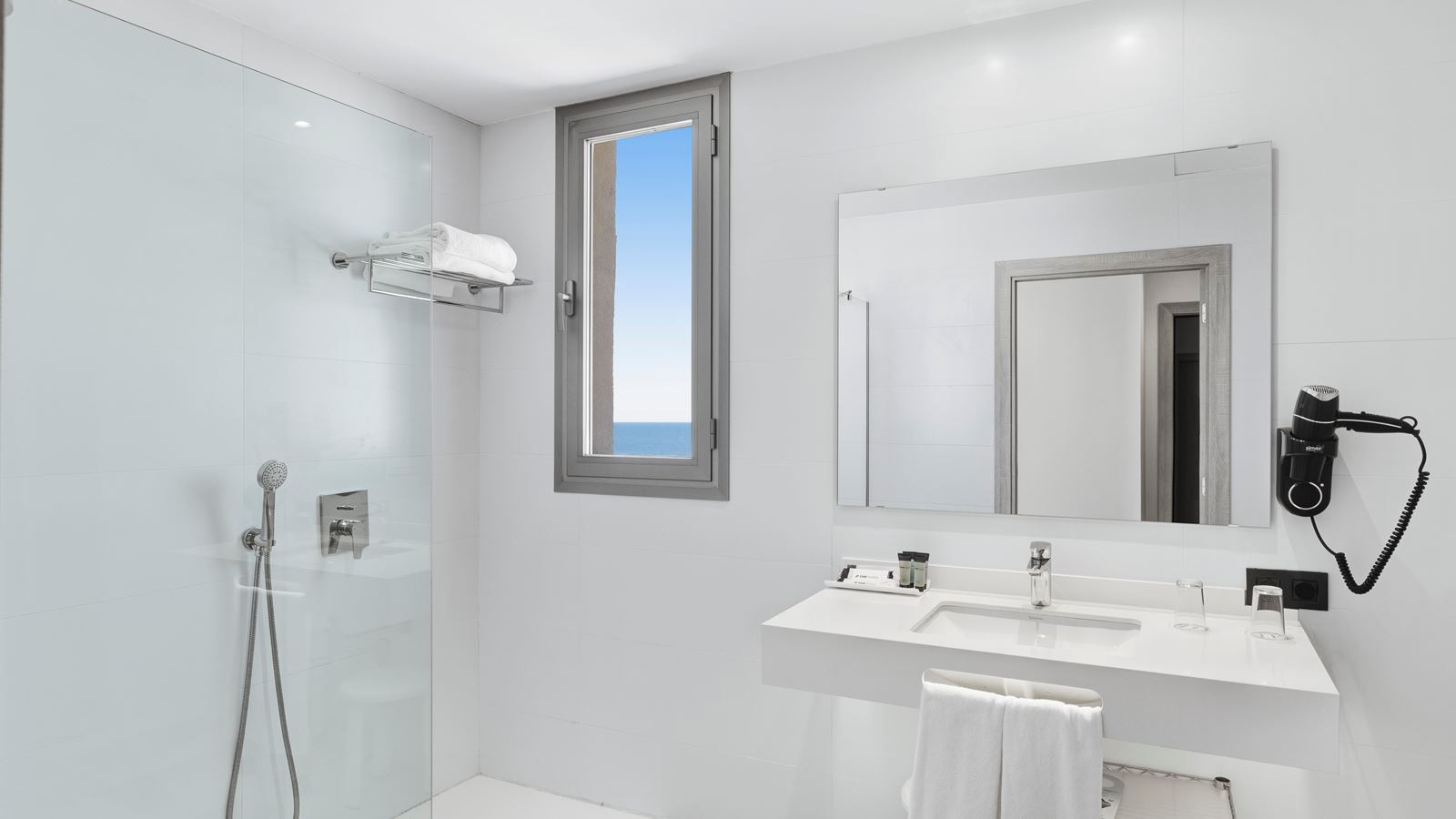 rooms-room-standard-double-seaview-balcony