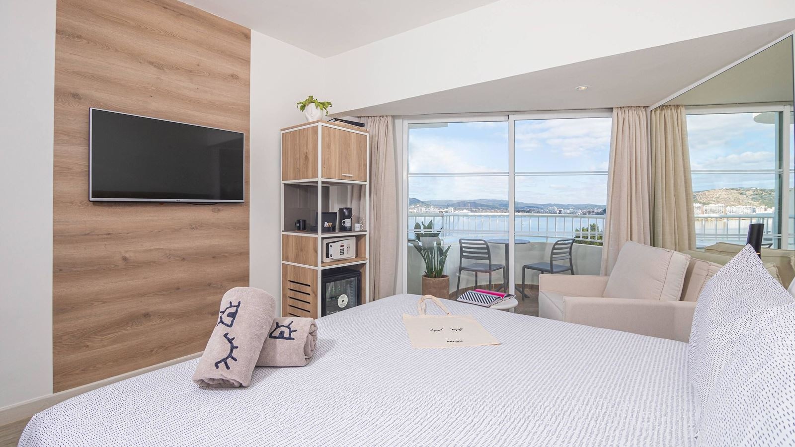 rooms-the-loft-sea-view